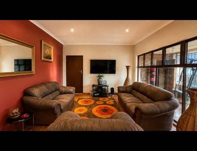 4 BEDROOM FREESTANDING FOR SALE IN BEREA WEST